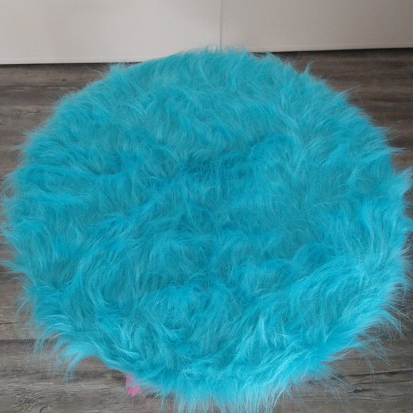 End table / night stand / plant stand - Picture 2 of 6